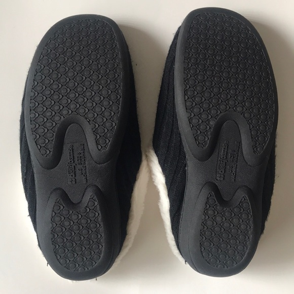 ‼️ LAST CHANCE ‼️ Comfy dearfoam slippers! - Picture 3 of 7